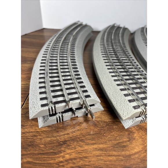 LIONEL 6-12015 O36 Curved FASTRACK Fast Track Full Circle "O" Gauge 8 Sections - Picture 2 of 8